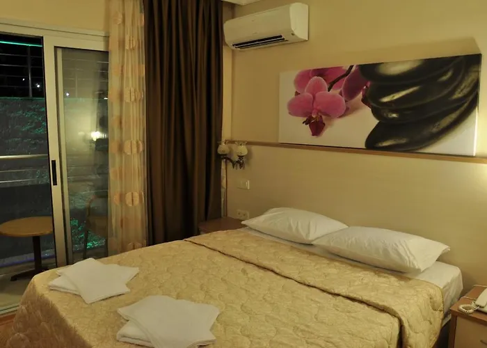 מלון Firat Mert Çeşme