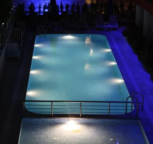 Firat Mert מלון 3*